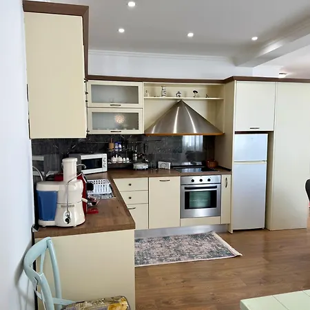 Metro * ティラナ